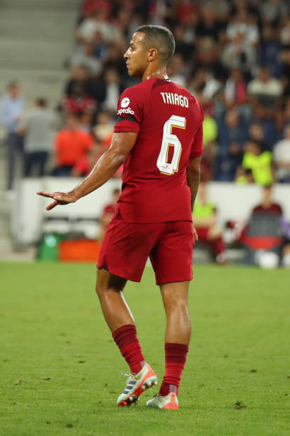 Best Football Players Wearing the Number 6: A Complete List