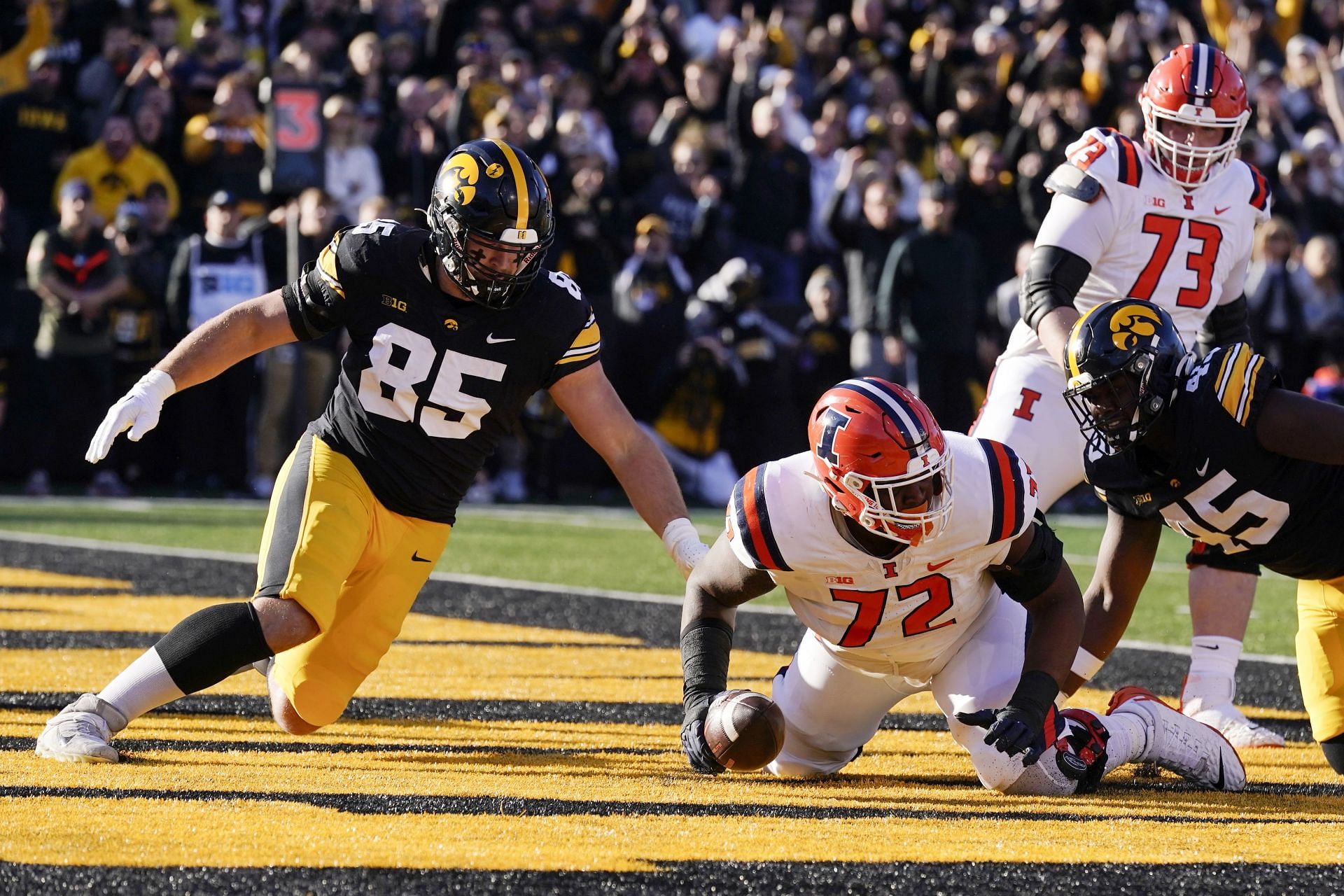 The Rules of Advancing a Fumble in College Football Explained