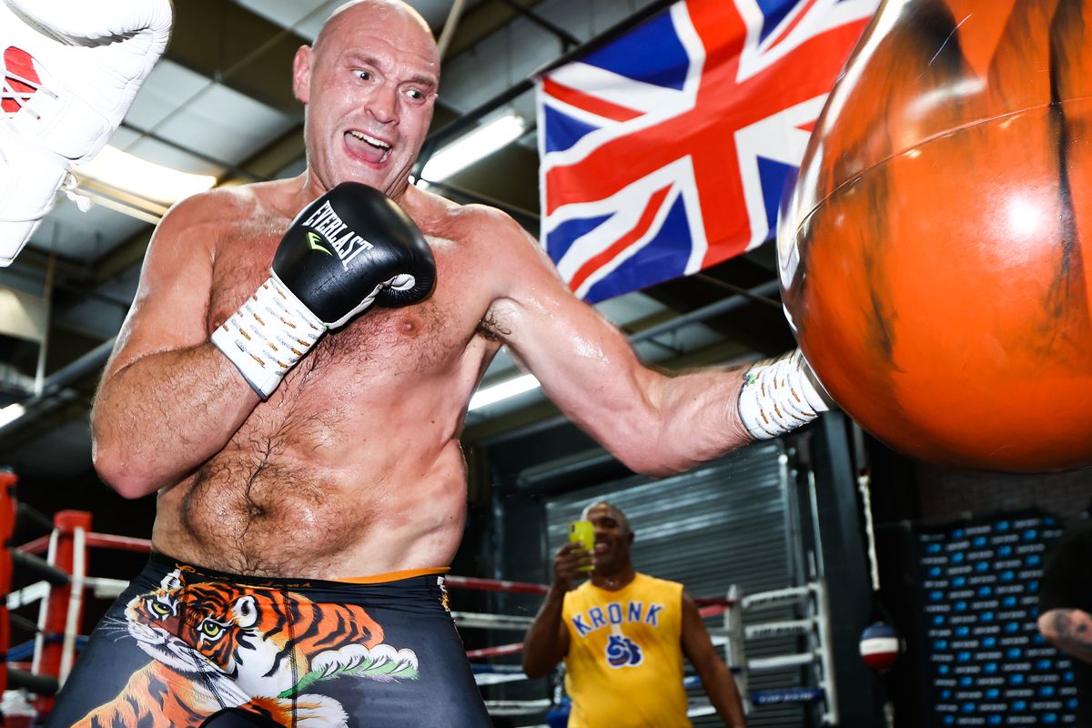 tyson fury boxing gloves: find out what the champ uses for training and fights