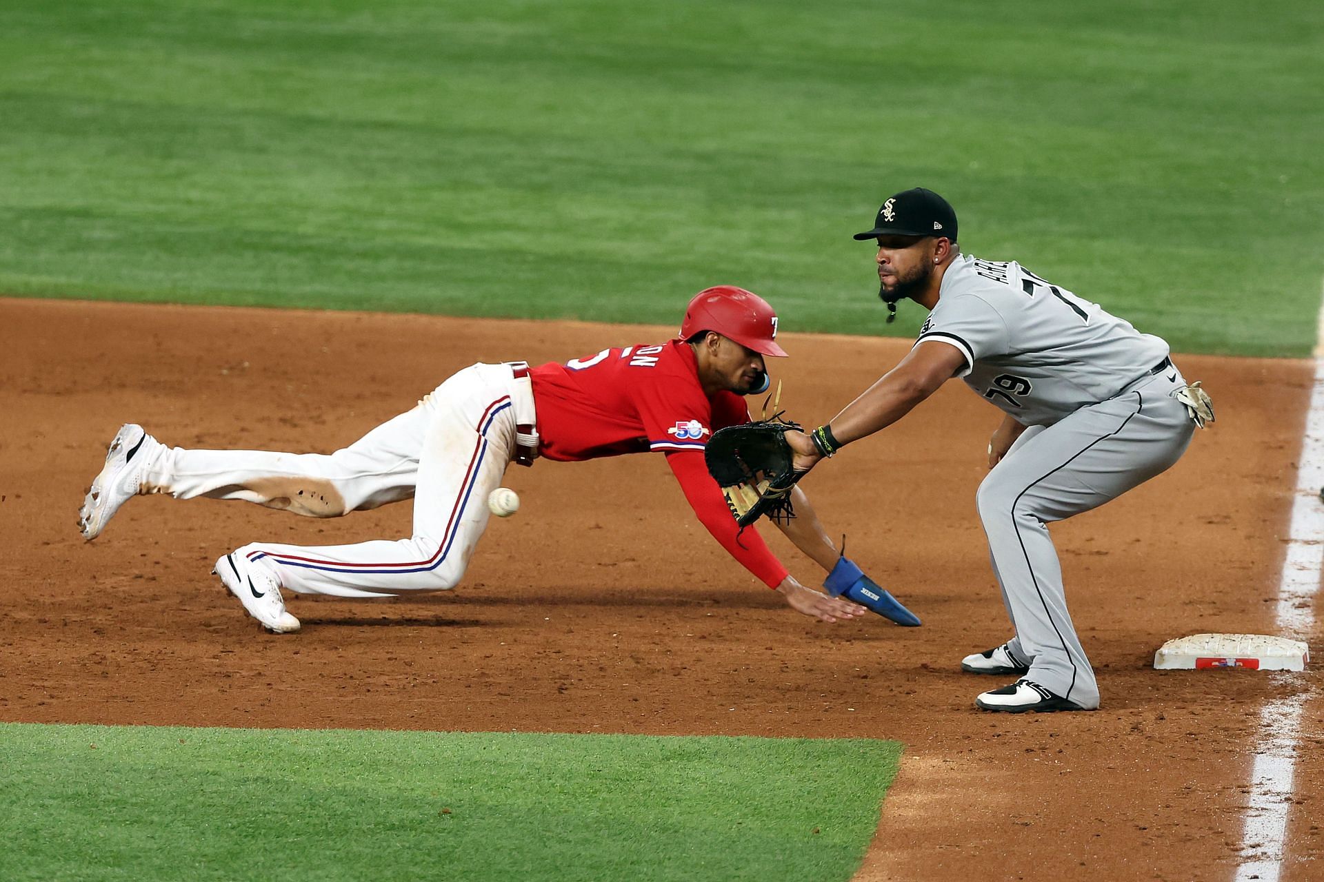 How to Pickoff Runners in MLB The Show 23: Check Out These Quick Tips to Stop the Running Game
