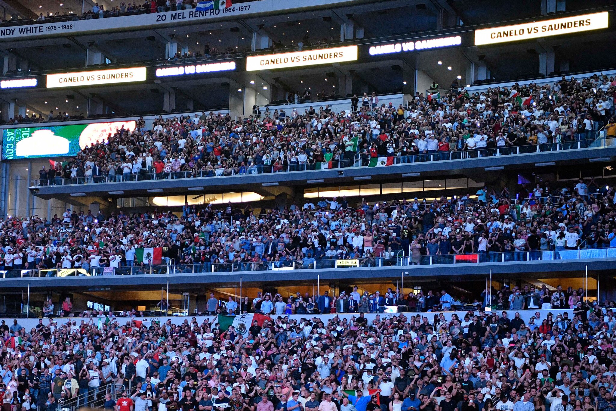 What are the biggest crowds ever for a fight? Check the list of highest boxing attendance records!