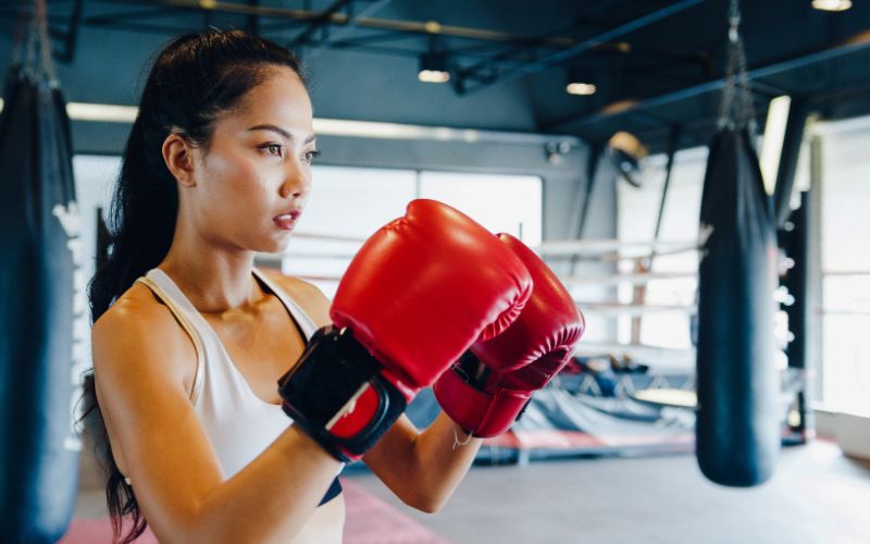 Kickboxing vs boxing gloves, learn all the key feature differences now. Dont end up buying the wrong ones.